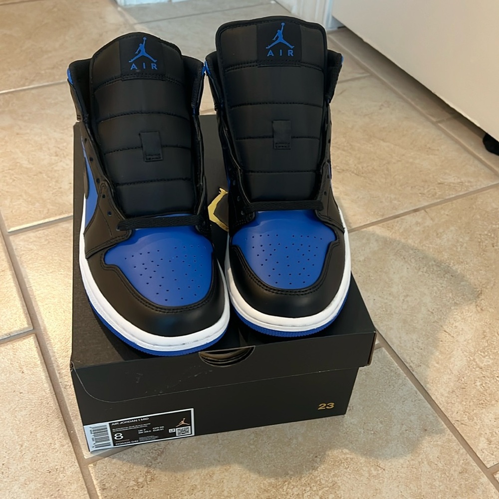 Worn once Jordan 1’s (women’s 9.5)